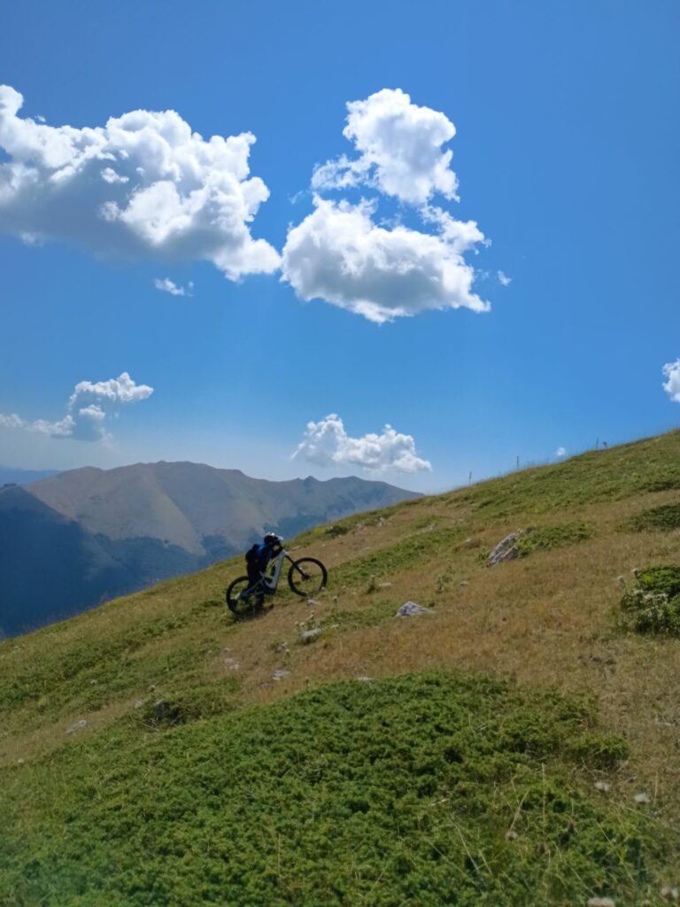 Monte Cotento in MTB da Filettino: cresta dei Simbruini e boschi tecnici