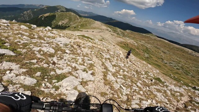Fotogramma dal video a 01:01 Monte Cotento in MTB da Filettino: cresta dei Simbruini e boschi tecnici