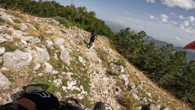 Fotogramma dal video a 01:13 Monte di Cambio in MTB: dalla Valle Scura alle creste dei Monti Reatini