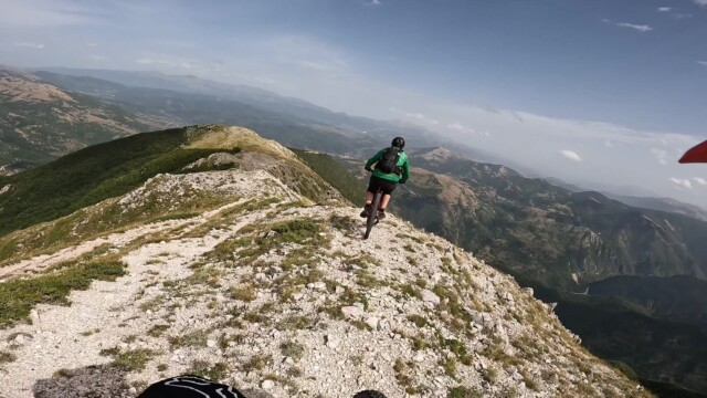 Fotogramma dal video a 00:26 Monte di Cambio in MTB: dalla Valle Scura alle creste dei Monti Reatini
